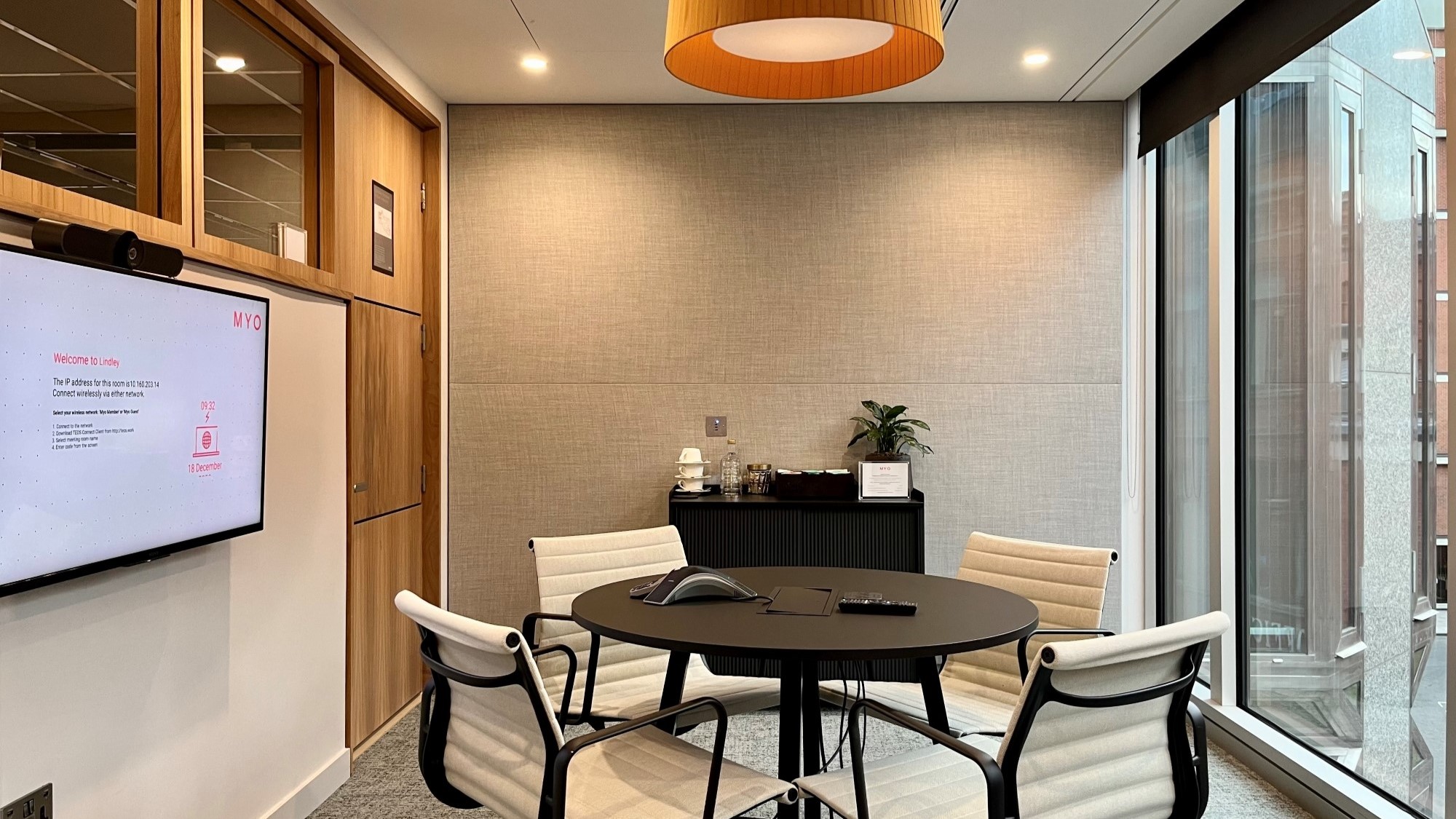 Small meeting room that seats four