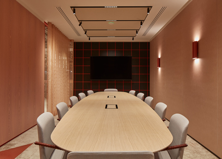 Long meeting room for up to 12 people near St Paul's Cathedral