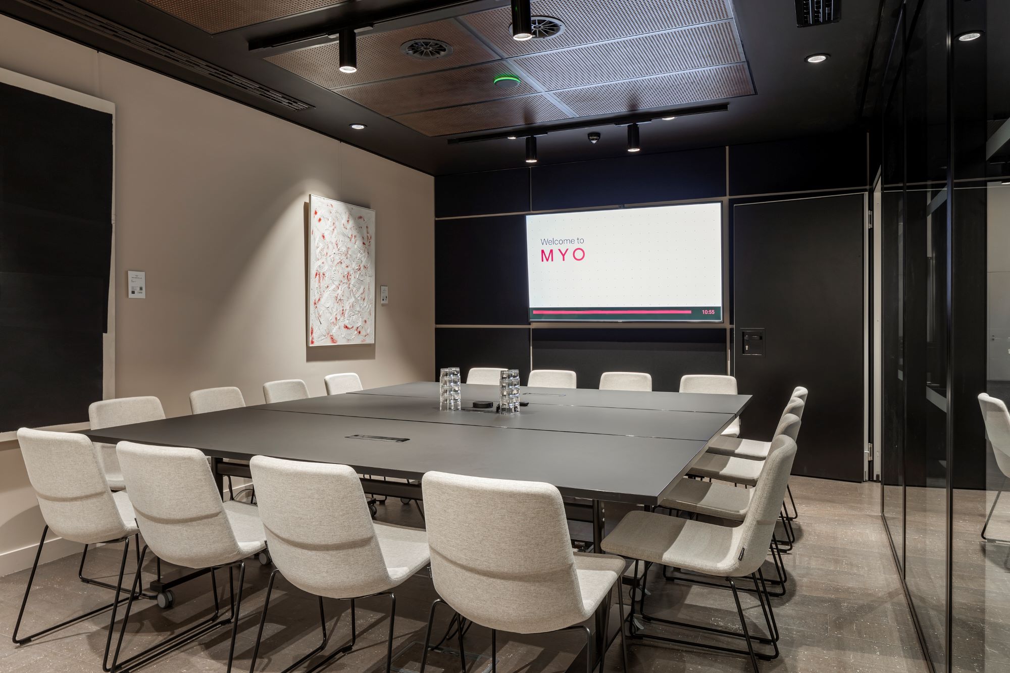 Balmond boardroom for up to 16 people in MYO Bankside