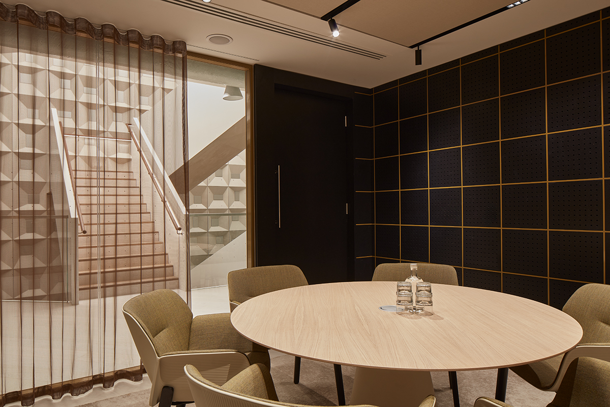 Meeting room for up to six people near St Paul's Cathedral