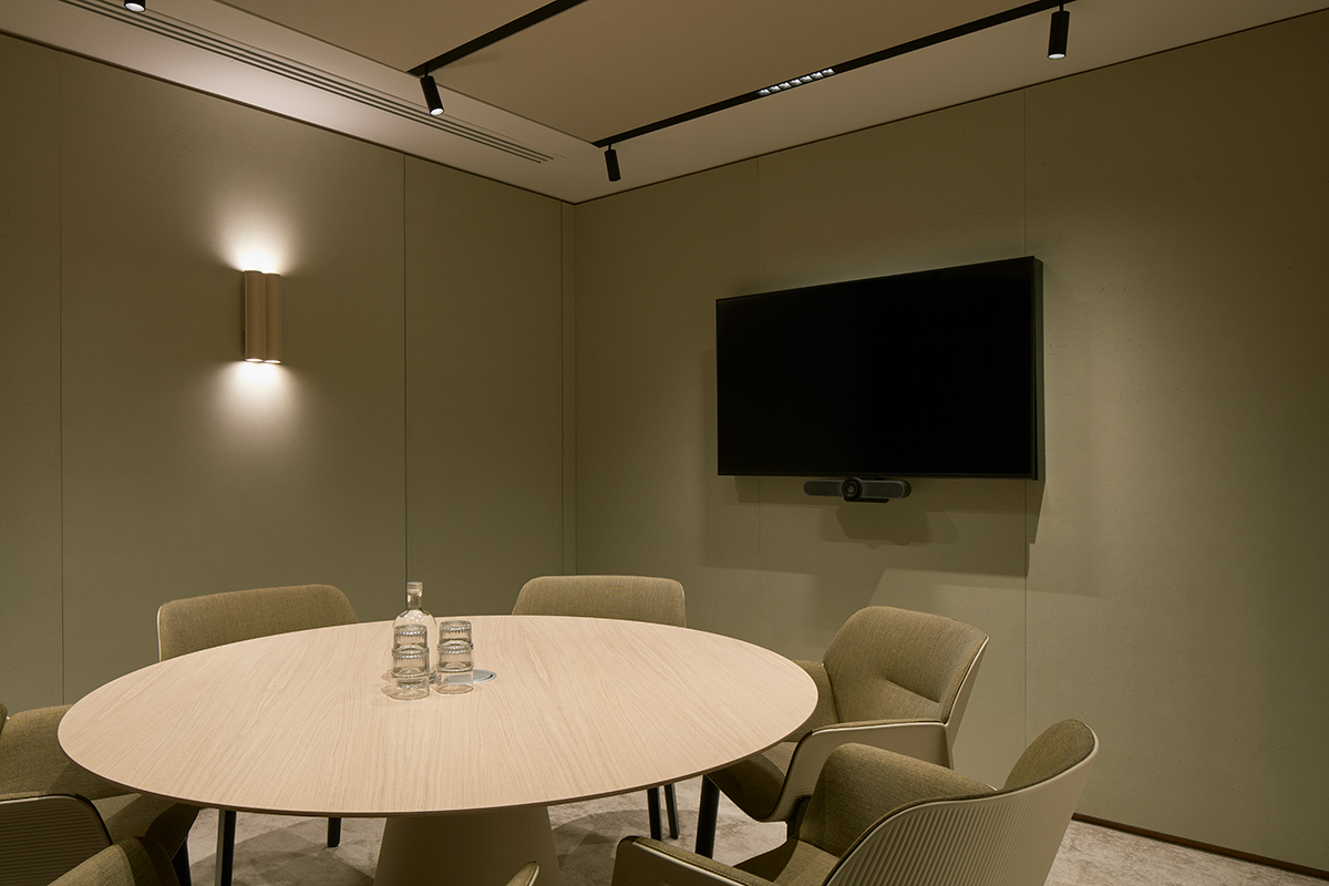 Meeting room for up to six people near St Paul's Cathedral