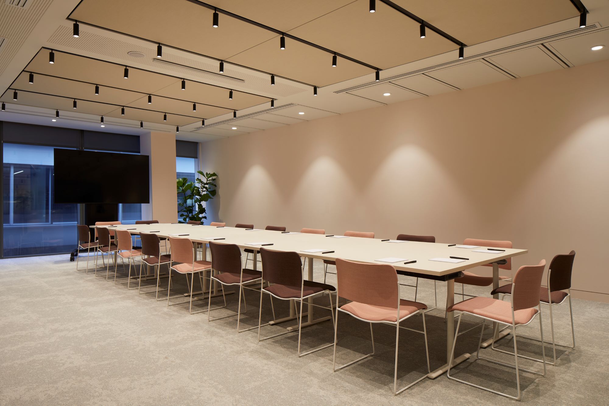 Meeting room for up to twenty people near St Paul's Cathedral