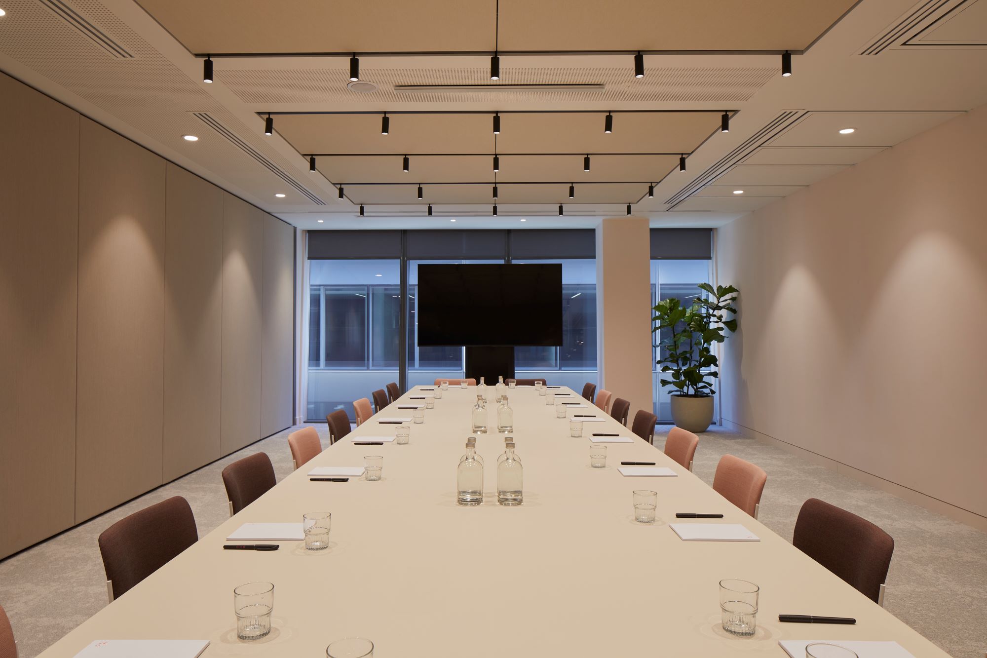 Meeting room for up to twenty people near St Paul's Cathedral