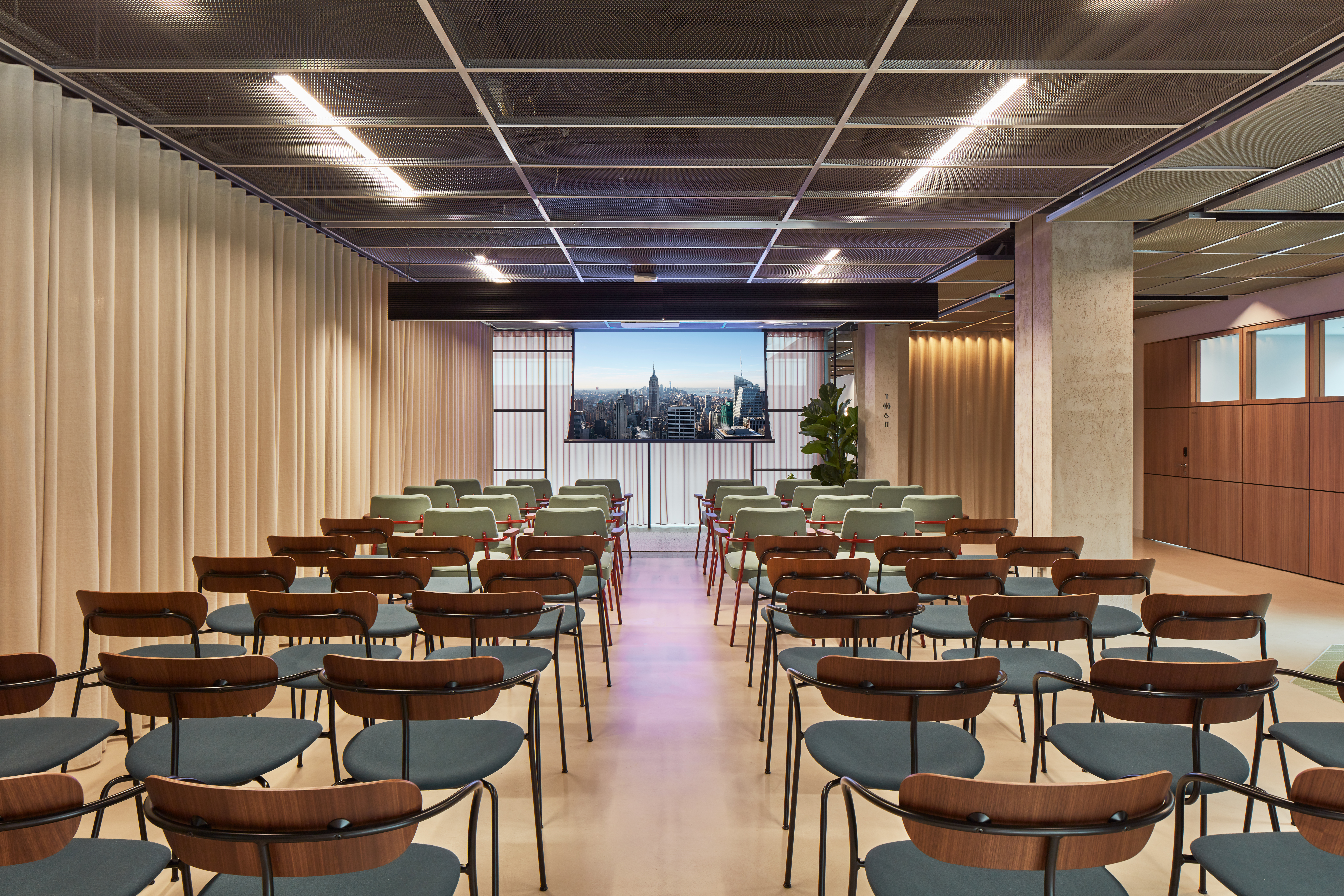 Large, bright meeting and event space