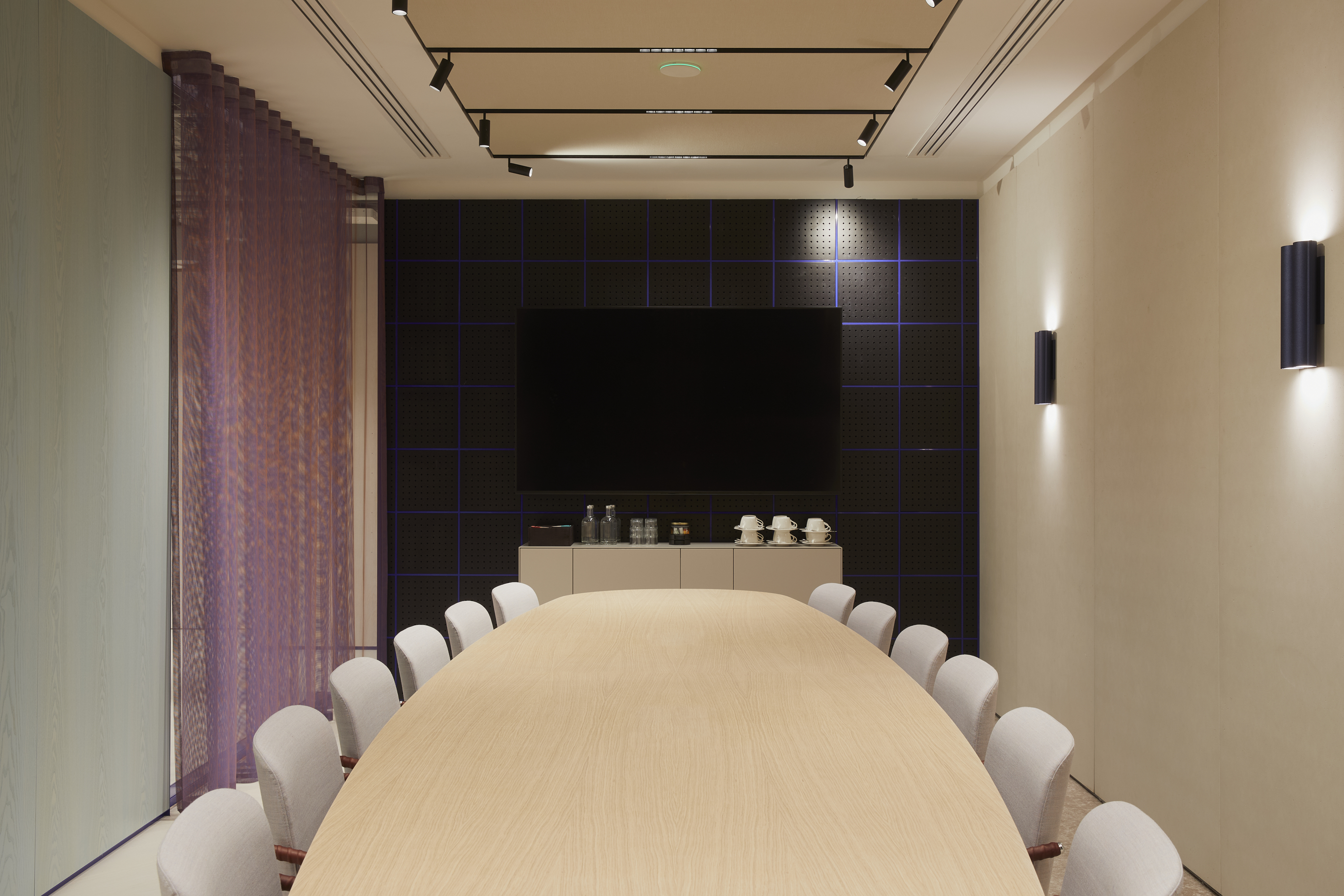 A meeting room for up to twelve people near St Paul's Cathedral